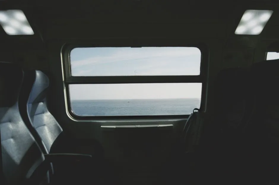 車窓からの絶景も旅の一部